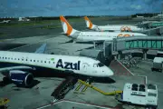 Azul intensifica cortes de voos devido ao alto preço do combustível