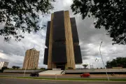 BC alerta: endividamento das famílias está historicamente alto e cresce