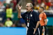 Bielsa dá entrevista monossilábica após eliminação do Uruguai na Copa 2026