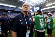 Bielsa repete 2002 e cai na fase de grupos da Copa com Uruguai