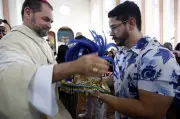 Bois Caprichoso e Garantido unidos em missa pelo Festival de Parintins