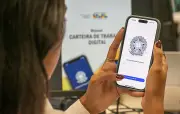 Brasil bate recorde de jovens empregados, mas rotatividade preocupa