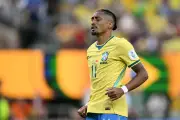 Brasil empata na estreia e revive tabu de 44 anos na Copa
