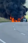 Caminhão tomba e explode na BR-101 em Alagoas; rodovia interditada