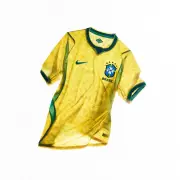 Camisas da Seleção Brasileira: diferenças de preço e material entre os modelos