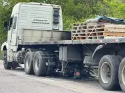 Casal morre em acidente entre moto e caminhão na Grande Natal