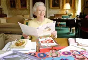 Centenário de Elizabeth II: biografia revela coleção de periquitos e últimas horas