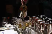 Chá sai da xícara e vira protagonista em drinques e harmonizações alcoólicas