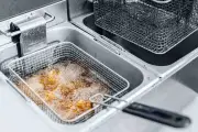Chef revela segredo da batata frita perfeita com dupla fritura