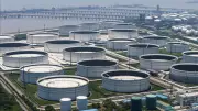 China mantém estoques de petróleo cheios enquanto mundo corre atrás do insumo