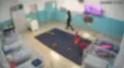 Câmera flagra funcionária de creche agredindo bebê de 6 meses em Cerquilho