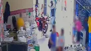 Comerciante é baleado no rosto ao mexer no celular no Recife
