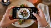 Como a estética transformou a forma de comer: análise de chef brasileira em Viena