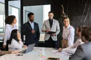 Como sobreviver e prosperar com um novo chefe: 7 estratégias essenciais