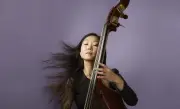 Contrabaixo é coisa de mulher, sim: músicas quebram preconceitos