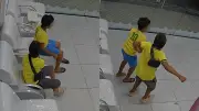 Crianças que vendiam trufas entram em lavanderia para ver jogo do Brasil e emocionam