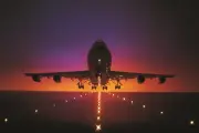 Crise no Estreito de Ormuz pode pressionar combustível de aviação até 2028