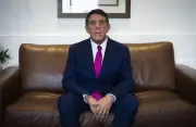 David Uip: 'É pouco provável o Ebola chegar no Brasil'