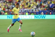 Douglas Santos descarta favoritismo na Copa do Mundo 2026