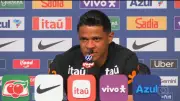 Douglas Santos ganha espaço na Seleção e vira titular na Copa