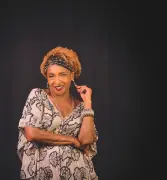 Elisa Lucinda celebra carreira e amor maduro em novo espetáculo no Rio