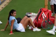 Emma Raducanu desiste de Wimbledon devido a fratura por estresse