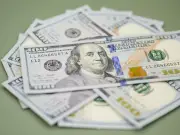 Entenda o que faz o dólar subir ou cair: tarifas dos EUA e tensões no Oriente Médio