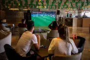 Entre Copas: TV cai 12%, cerveja sobe menos que refrigerante