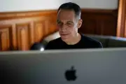 Especialista em deepfakes perde confiança nos próprios olhos diante da IA