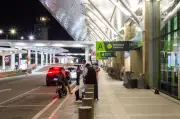 Estrangeira de Serra Leoa vive há seis meses no Aeroporto de Belém