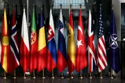 EUA avaliam expandir armas nucleares na Europa para tranquilizar aliados da Otan