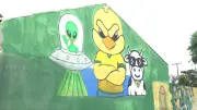 Família paranaense inclui extraterrestre em decoração de Copa