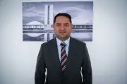 Filho do ex-prefeito foragido de Choró é solto com tornozeleira eletrônica