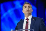 Flávio Bolsonaro acusa Lula de sinalizar facções para matá-lo