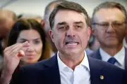Flávio Bolsonaro: bônus com Trump pode virar ônus, avalia analista
