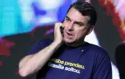 Flávio Bolsonaro e pai têm primeira conversa após crise familiar pública