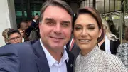 Flávio Bolsonaro pede desculpas a Michelle após atrito no Ceará