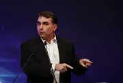 Flávio Bolsonaro reforça convite a Michelle após críticas: 'Meu coração está aberto'