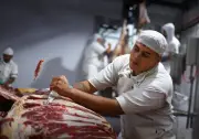 Frigoríficos brasileiros na bolsa: pressão com restrições dos EUA e UE