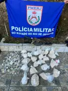 Fuzil e 147 kg de drogas são achados em tonel enterrado em Angra