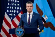 Hegseth compara migração a invasão em discurso no Dia D na Normandia