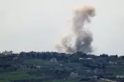 Hezbollah lança foguetes contra Israel e ataque israelense atinge carro perto de Beirute