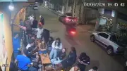 Homem morre atropelado por moto ao atravessar rua em Alvinópolis (MG)