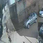 Homem é morto a tiros no Nova Gameleira em BH; câmeras flagram crime