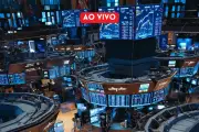 Ibovespa hoje: IPCA-15 e PCE nos EUA no radar; BC revisa PIB para 2,0%