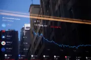 Ibovespa perde força, dólar sobe e Nasdaq mira máximas; o que esperar?