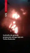 Incêndio de grandes proporções atinge loja em Volta Redonda