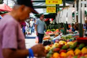 Inflação desacelera a 0,58% em maio, mas alimentos ainda pressionam