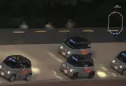 Influenciadores franceses disputam corrida com mini carros elétricos e atraem 150 mil espectadores