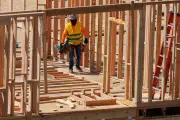 Investidores mantêm preferência por construtoras de baixa renda